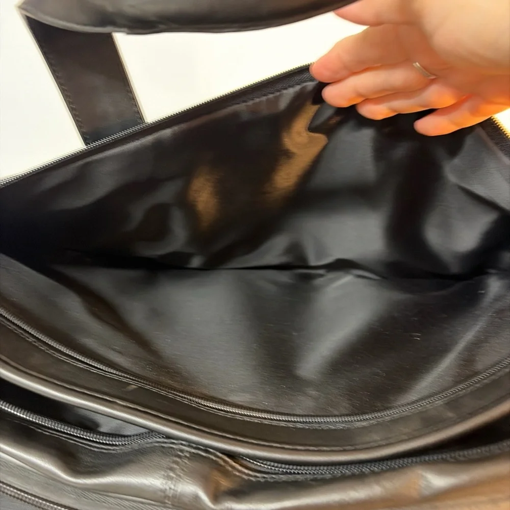 Samsonite Black Leather Expandable Briefcase Laptop 17 inch Business Travel